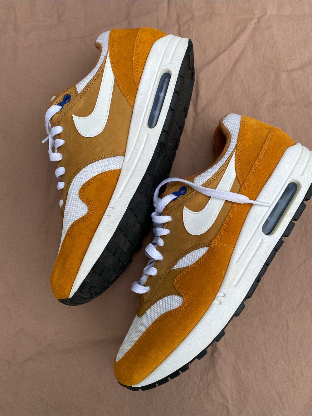 Nike Air Max 1 Premium Retro “Curry” White and Mustard Suede Mesh Trainer - Picture 6 of 16
